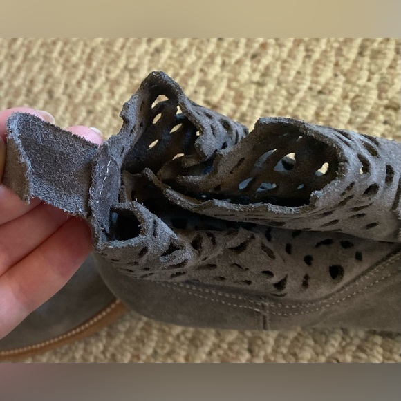 FRYE Women’s Victoria Cut Short Elephant Soft Oiled Suede Boots, size 8.5 - Picture 4 of 16